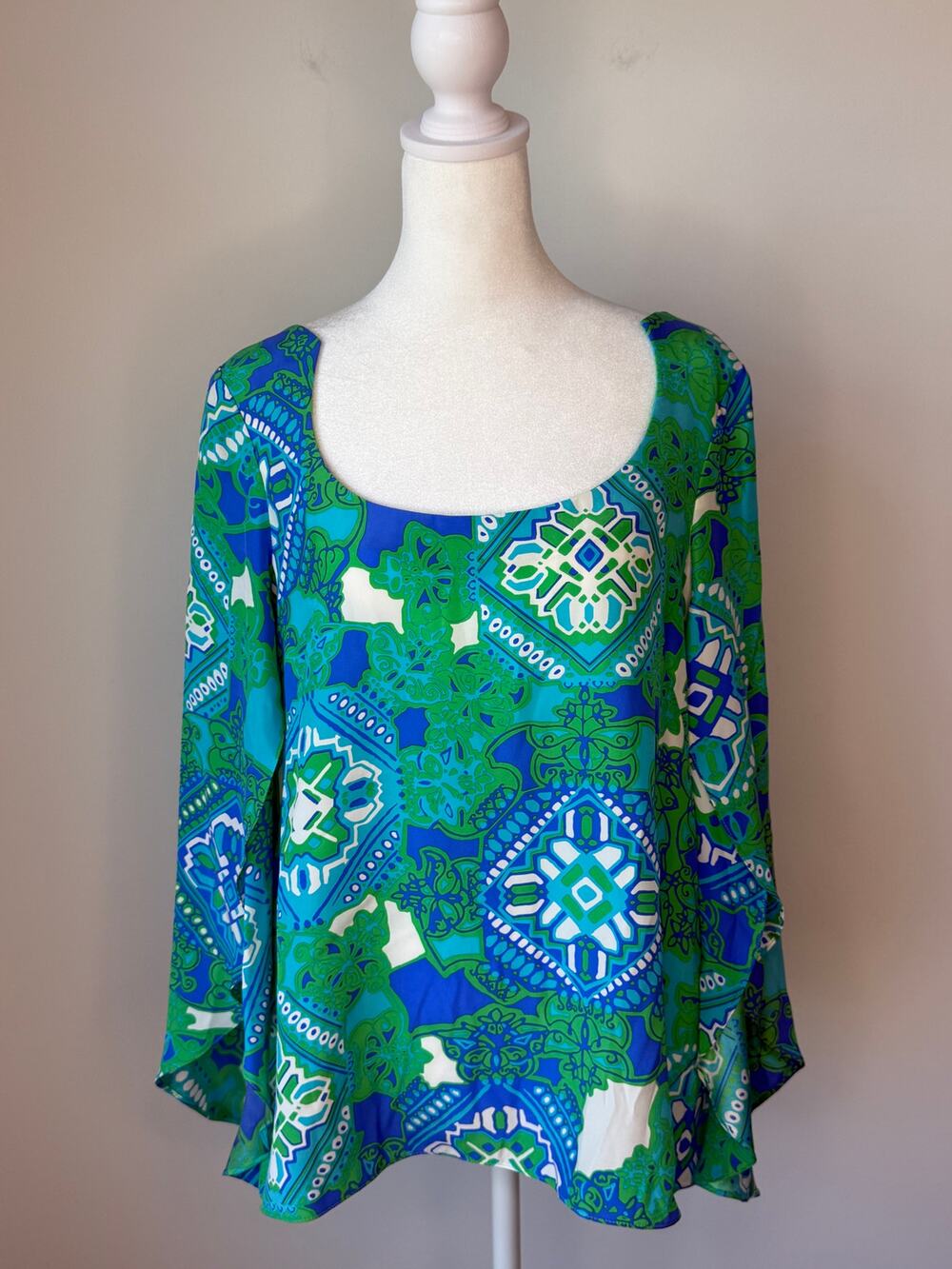 Alice & Trixie Blue Green Geo Print Bell Sleeve Blouse